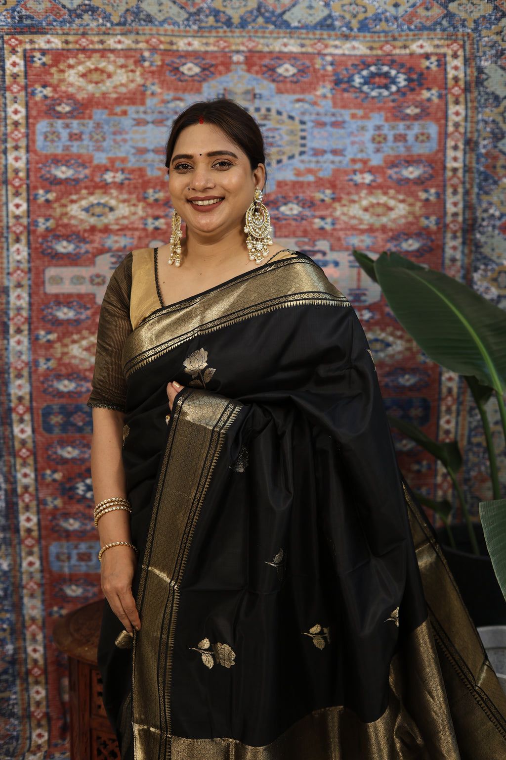 Jet Black Swarnabalu Silk Saree - photo 2