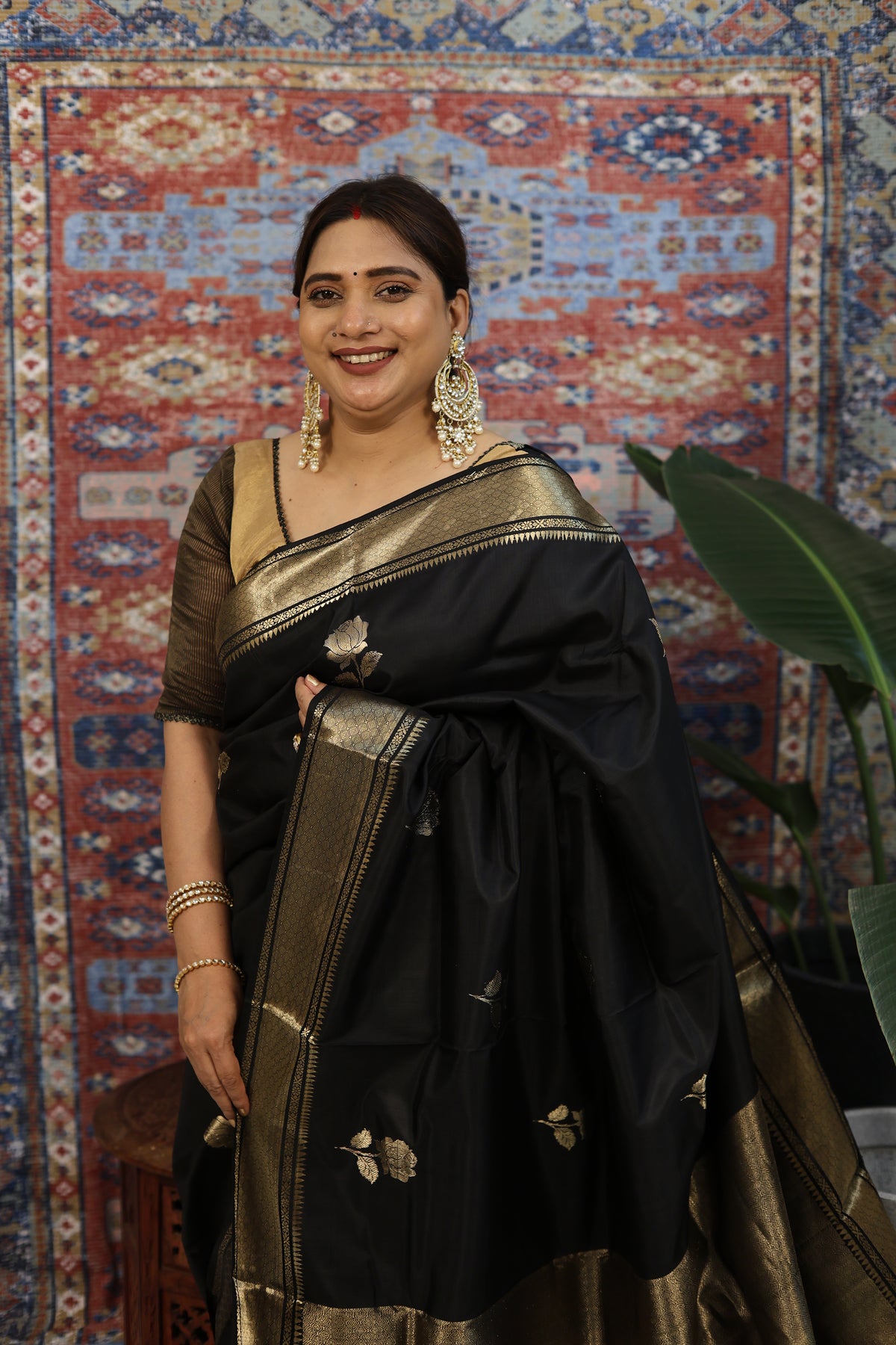 Jet Black Swarnabalu Silk Saree - photo 2