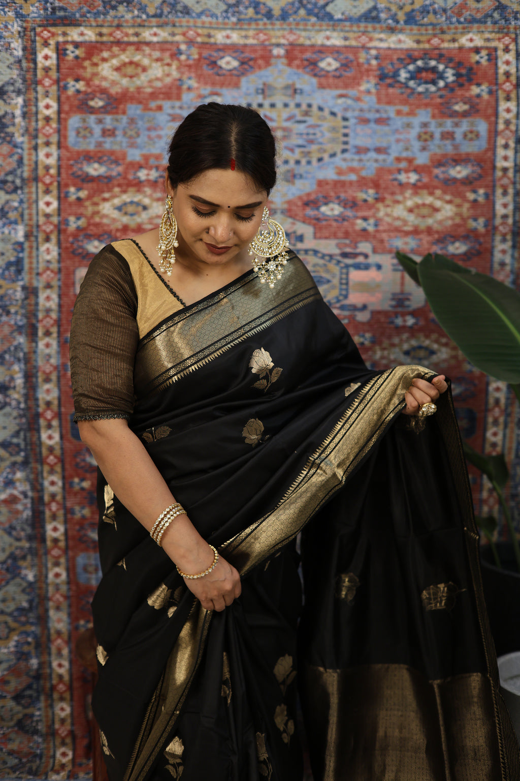 Jet Black Swarnabalu Silk Saree - photo 3