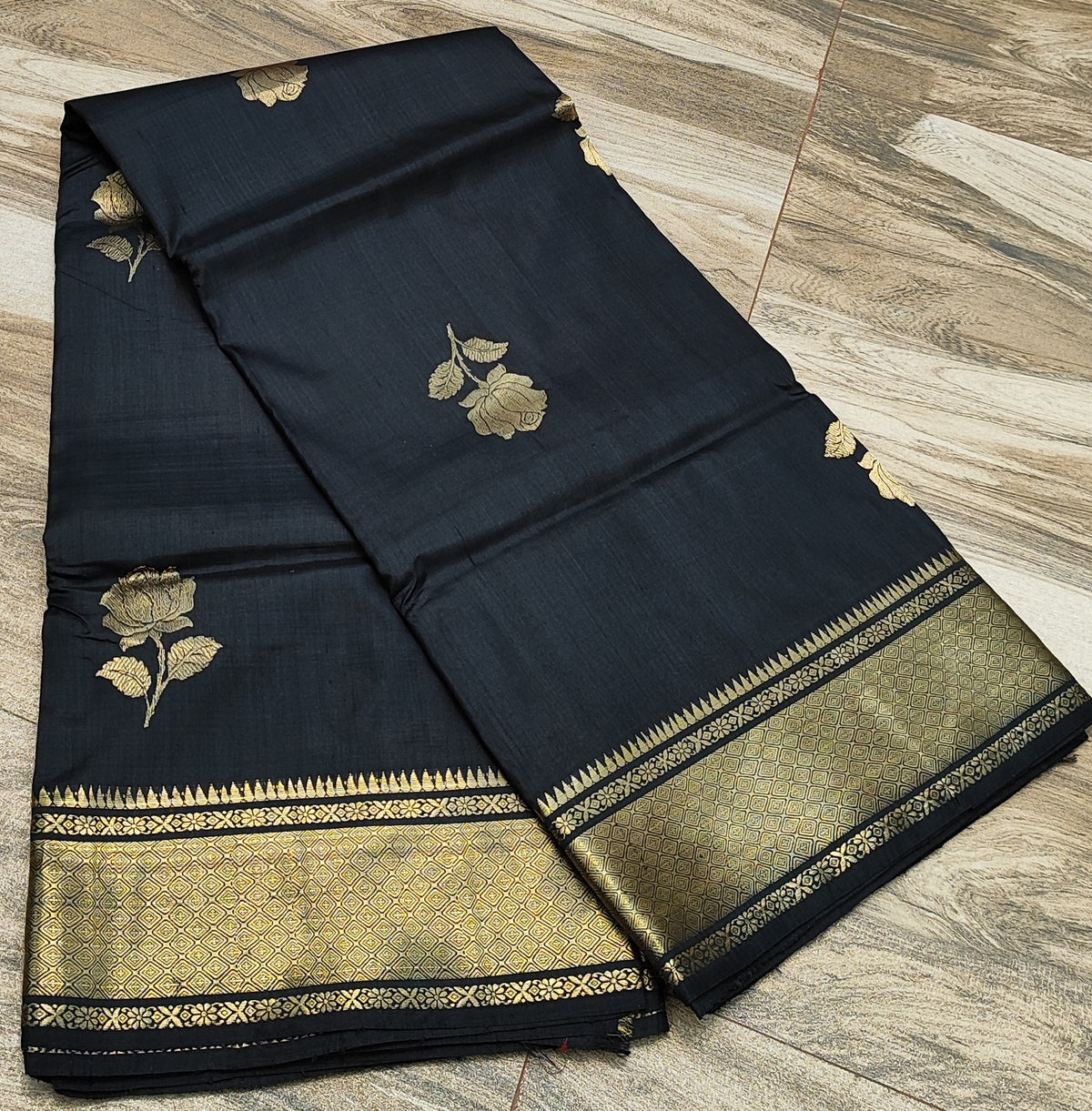 Jet Black Swarnabalu Silk Saree - photo 5